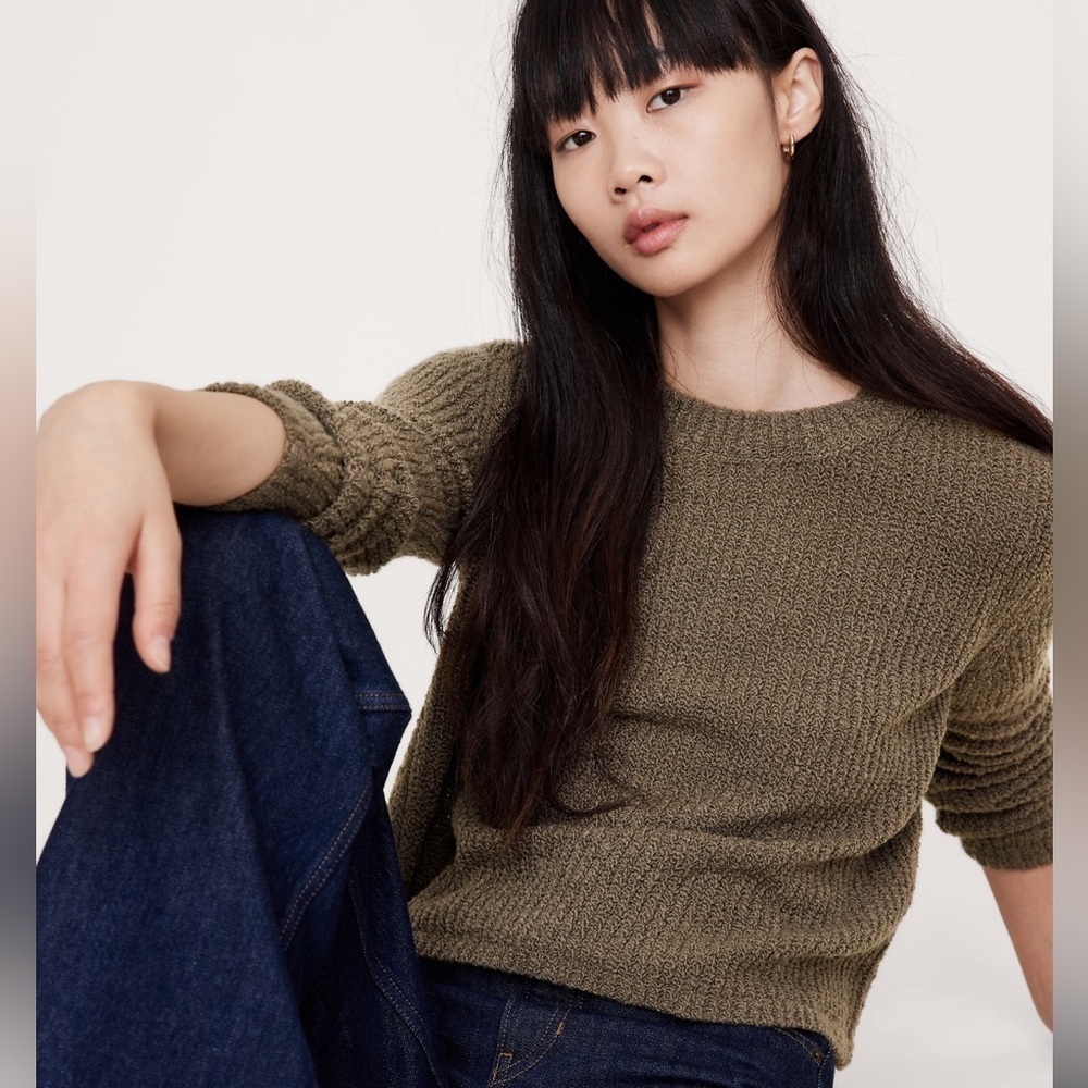 NWT! Banana Republic Merino-Blend Crew-Neck Sweater - Size Medium🩵
